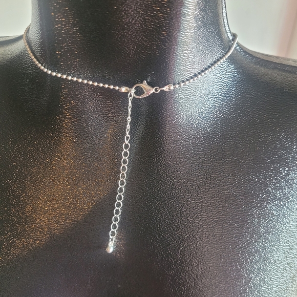 Elegant Silver Leaf Pendant Necklace - Picture 5 of 5